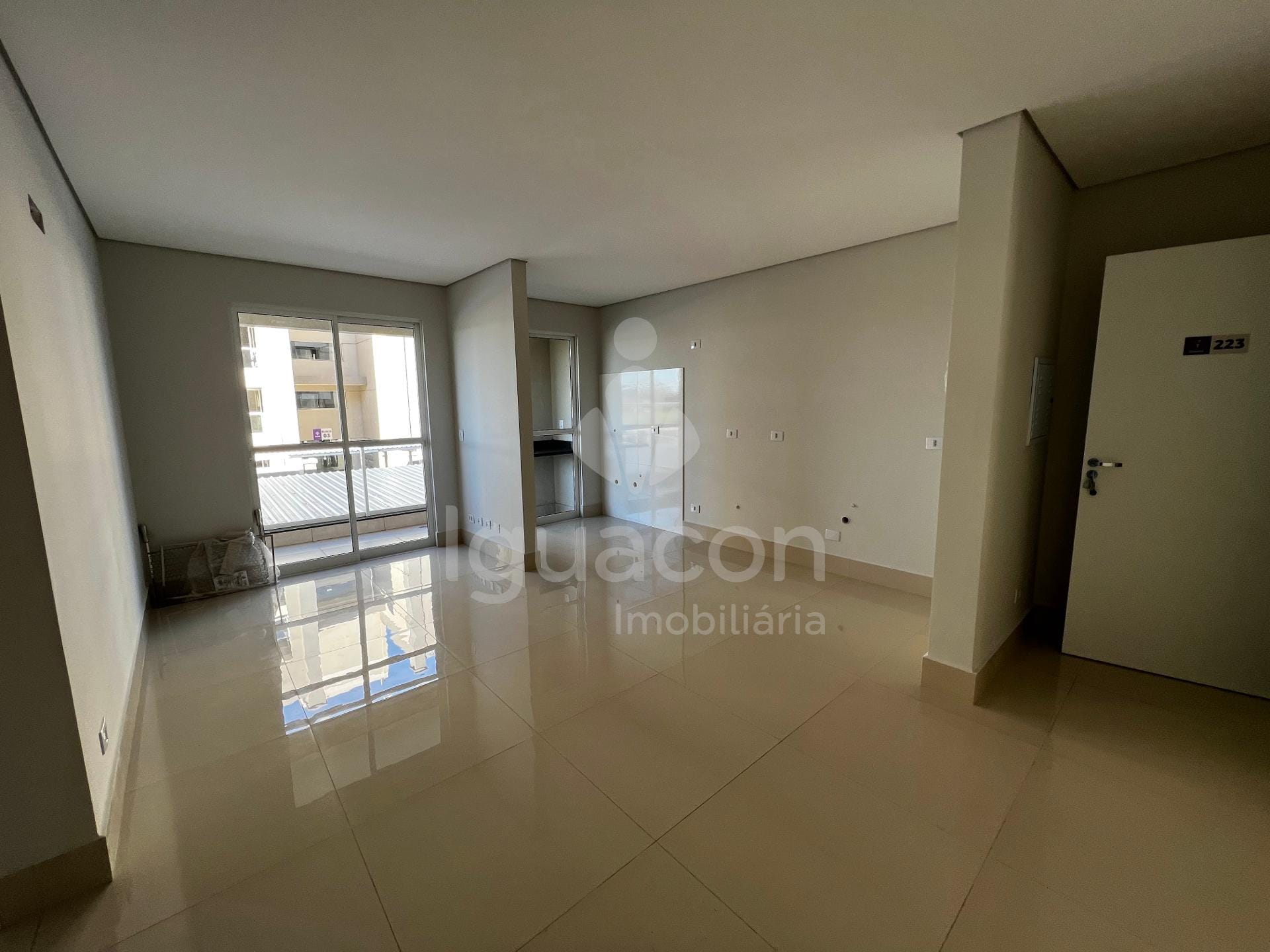 Apartamento com 02 Dormitórios sendo 01 Suíte no Residencial Tarumã — foto 1