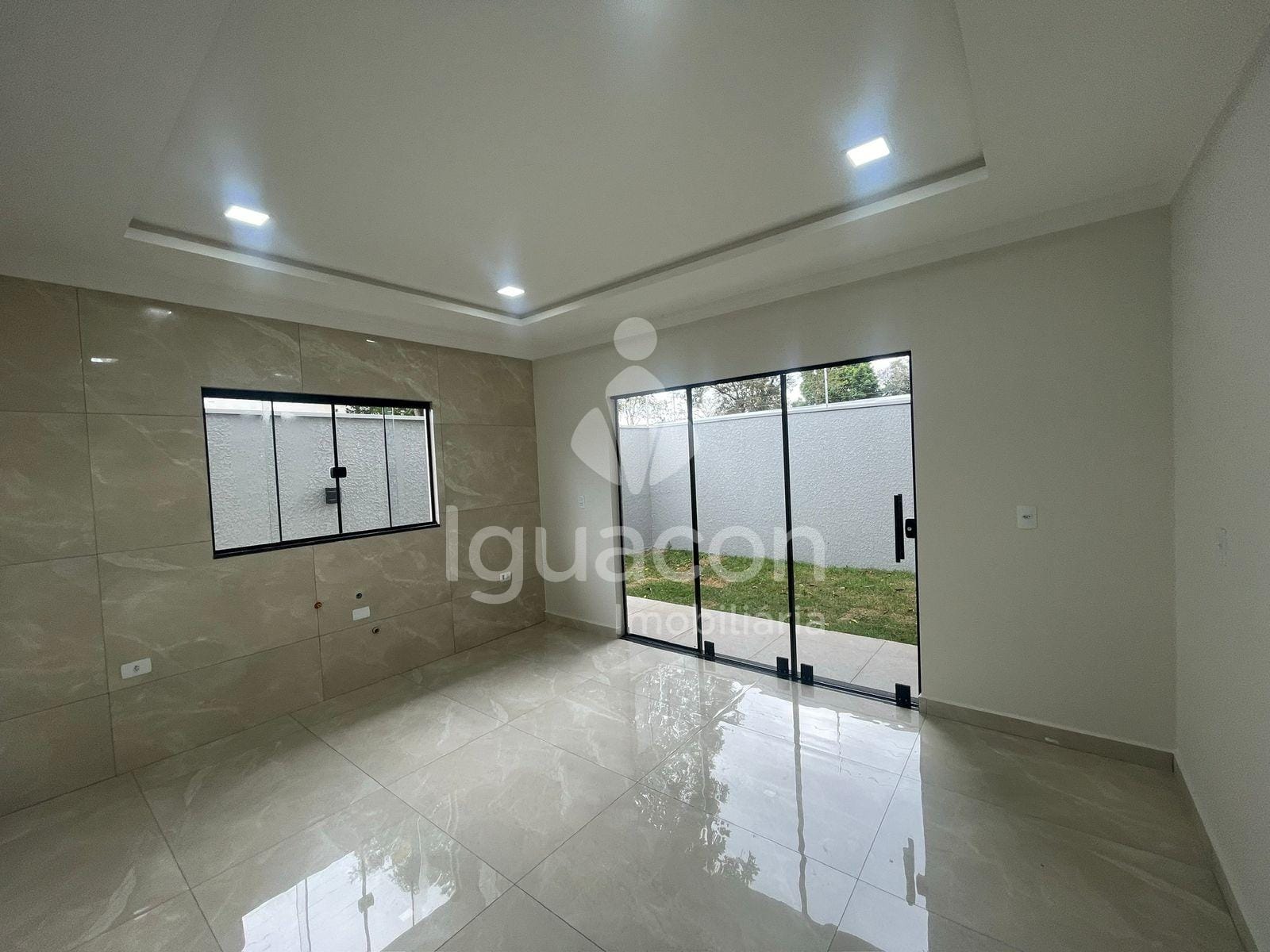 Casa com 02 Dormitórios sendo 01 Suíte e Churrasqueira no Jardim Buenos Aires — foto 1