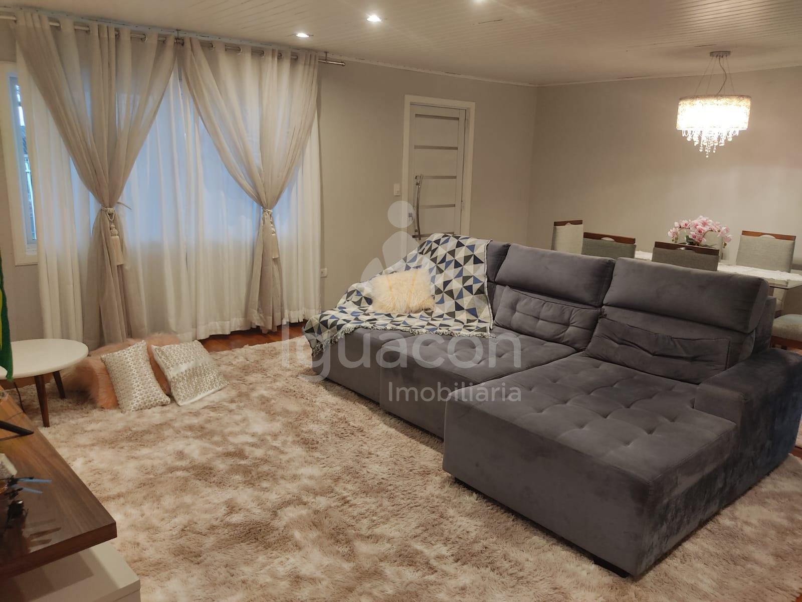 Casa Mobiliada Mista com 03 Dormitórios sendo 01Suite e Piscina na Vila A — foto 1