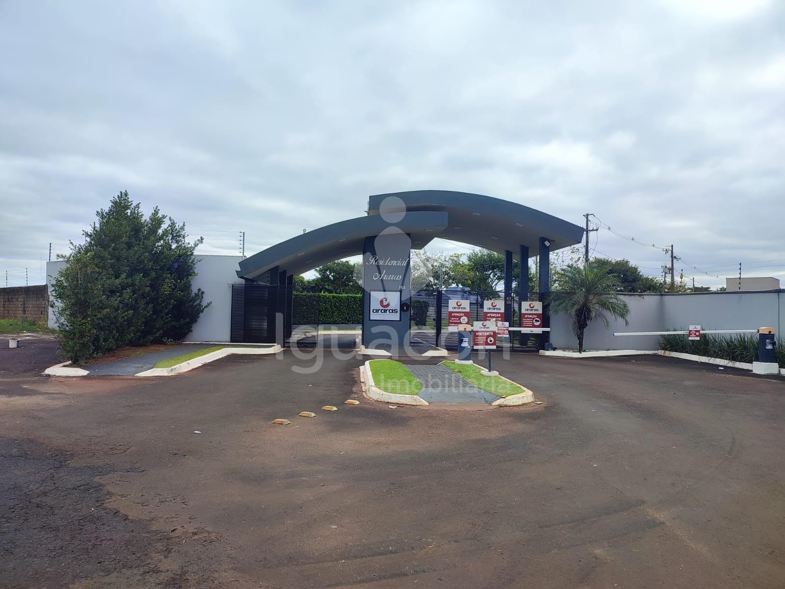 Terrenos à partir de 300m² no Condomínio Residencial Araras no Jardim Florença — foto 1