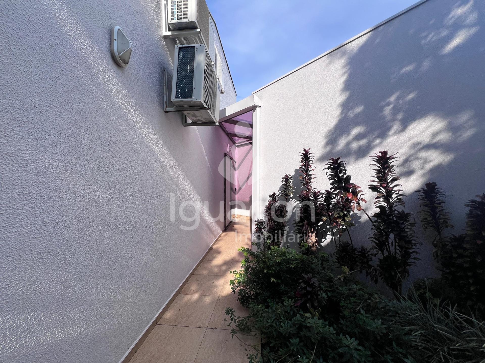 Casa Alto Padrão com 03 Suíte no Condomínio Solar Crisálidas — foto 2