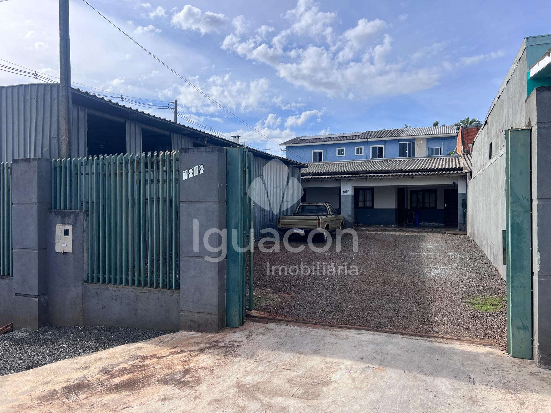 Casa com 01 Dormitório e 02 Vaga de Garagem no Jardim Itália — foto 1
