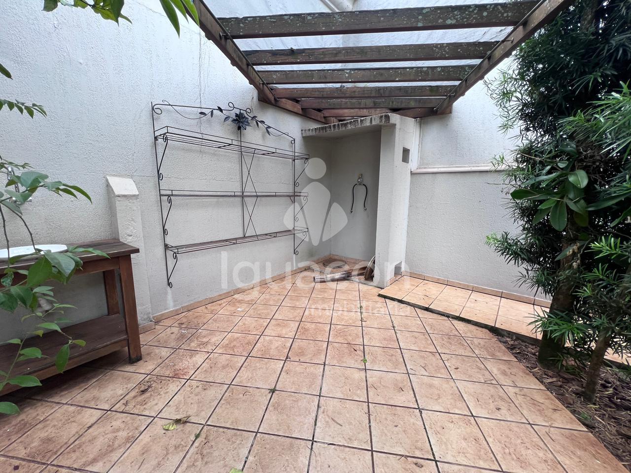 Sobrado com 05 Dormitórios sendo 03 Suites com Closet Semi-mobiliado no Condominio Izadora — Jardim Polo Centro · Foz do Iguacu
